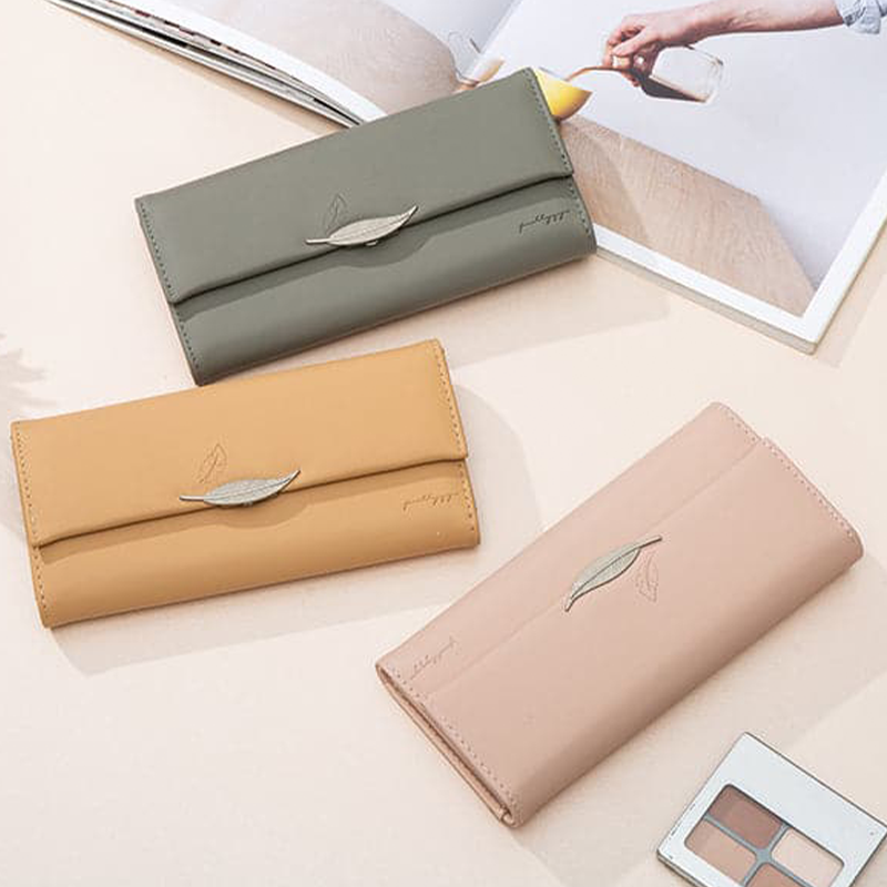 Portefeuille en Cuir Trifold avec Ornement Feuille Élégante